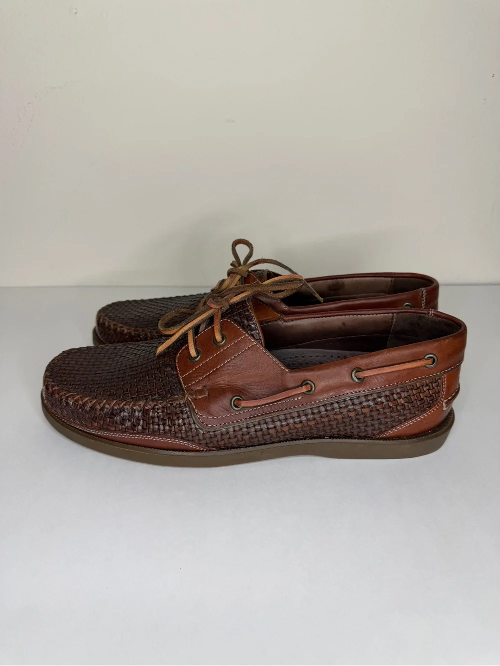 Tommy Bahama Brown Woven Leather Boat Shoes men size 11D casual lace up